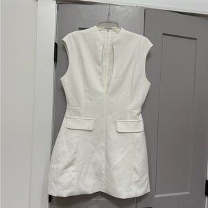 Chic White Sleeveless Mini Dress